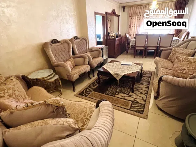طقم كنب بحالة جيدة جدا للبيع