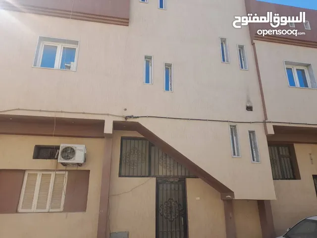 187 m2 More than 6 bedrooms Townhouse for Sale in Tripoli Al-Hadba Al-Khadra