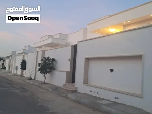 ثلاثة فيلات كبيرة للبيع الكحيلى عين زارة