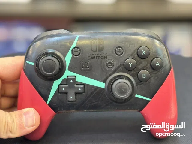 يد نيتندو سويتش مع شنته وكالة