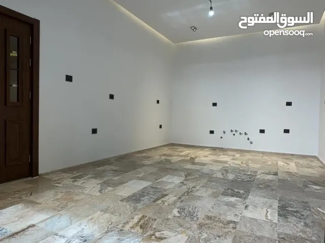 500 m2 4 Bedrooms Villa for Rent in Tripoli Janzour