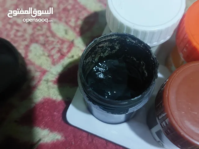 علبه الوان مائية 12لون مستخدم بسيط اللون الاسود فقط مستعمل يشبه الجديد قابل لتفاوضل