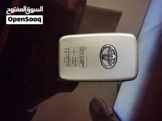 مفتاح تويوتا لاند كروزر أصلي للبيع – جاهز للبرمجة
