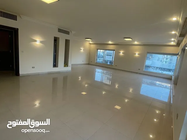 شقة واسعة جدا فاخرة ومميزة للايجار في اجمل مناطق عبدون  0129