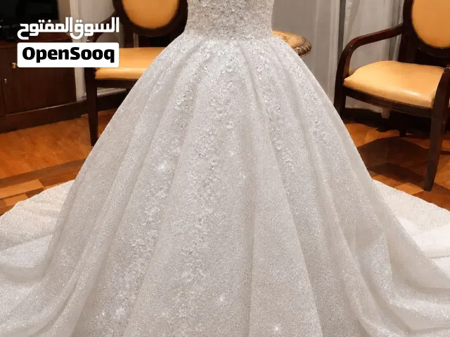 بدلة زفاف للبيع