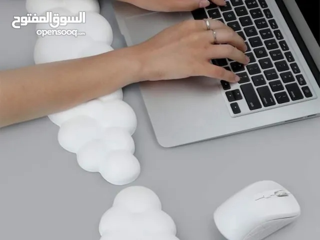 وساده لليدين ناعمه و مريحه على شكل غيوم