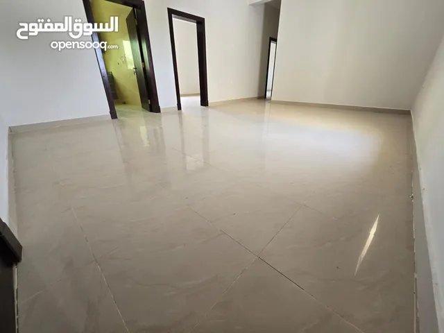 شقه للايجار ثلاث غرف نوم في توبلي (الكوره)