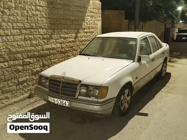 1992 مرسيدس بنز الفئة-E E 200