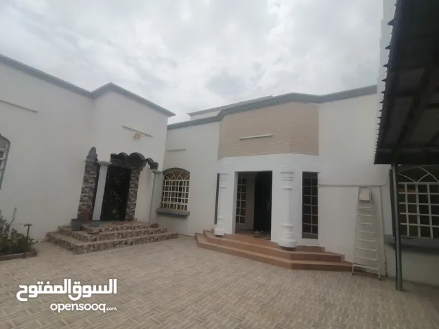 250 m2 5 Bedrooms Villa for Sale in Al Sharqiya Sinaw