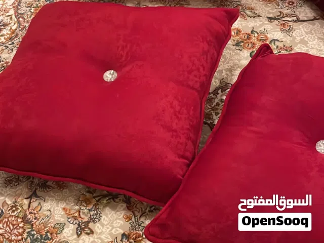 مخدات كبار راقية لون احمر فخم