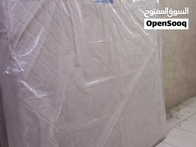 There is a bed with a good mattress, if anyone wants to take it, please contact on WhatsApp.