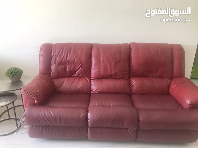 كنبة جلد ثلاث مقاعد للبيع