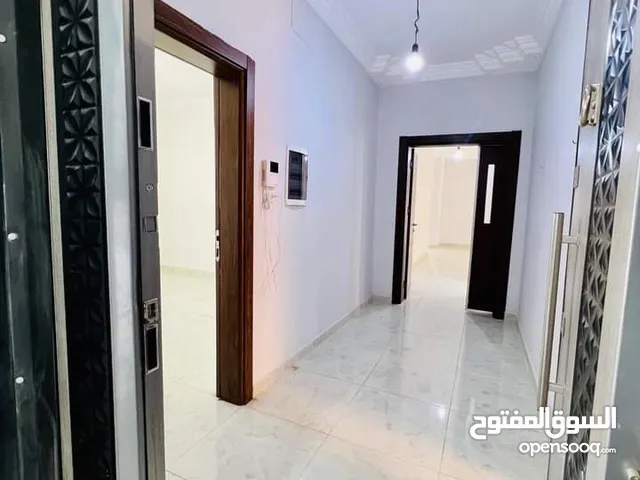 شقه في السراج بي القرب من جامع الصحابه بي 1500