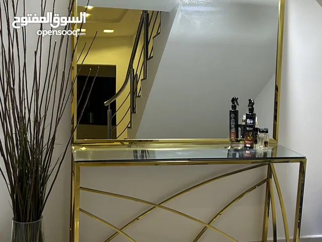 كونسول مع منظرة