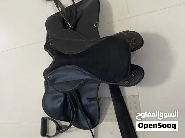للبيع طقم لوازم حصان شبه جديد