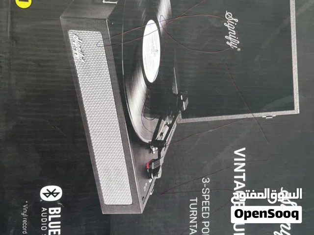 مشغل أسطوانات (Turntable) بتصميم حقيبة كلاسيكية