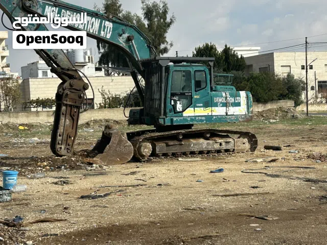 حفارة موديل 210داش 7 موديل 2004 فحص كامل مرخصه سنه