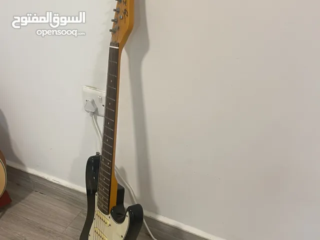 جيتار للبيع مستخدم لفتره قصيره جداً