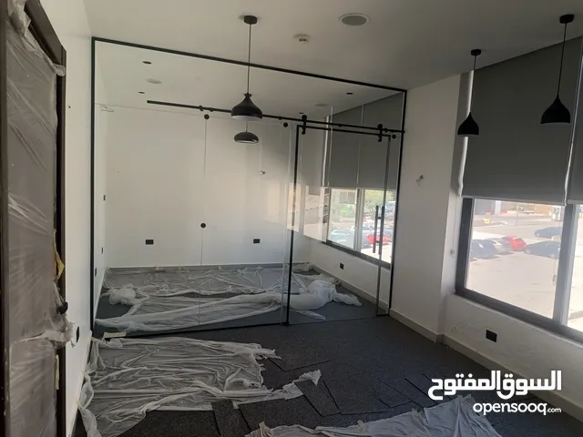عيادة \ مكتب للبيع (مجمع حديث ملاصق لمكة مول بوابة 8) - من المالك مباشرة