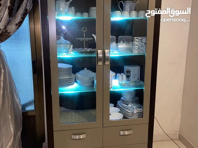 دولاب طاولة الطعام