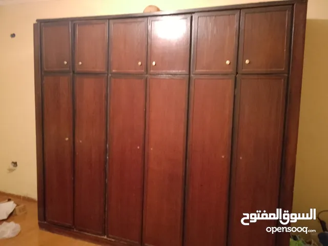غرفة نوم للبيع بحالة جيدة بدون فرشة