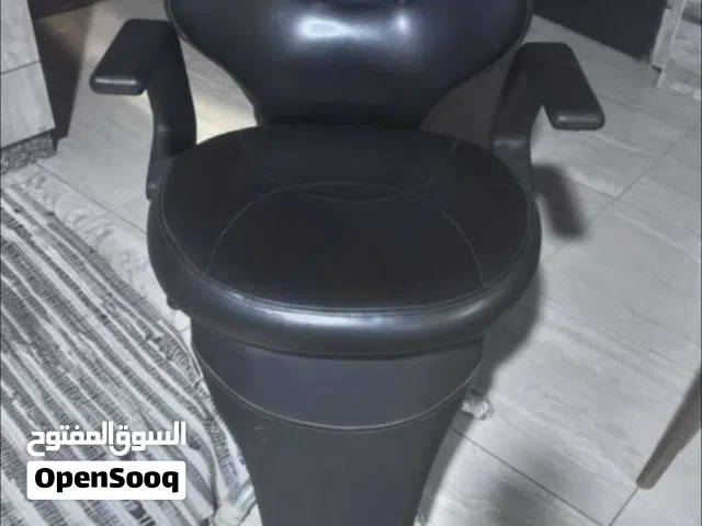 كرسي حلاقه بحاله جيده للبيع