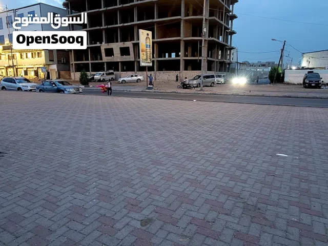 عماره 11 دور ركنية للبيع على كورنيش المحافظ مع حوش خلفي التفاصيل في  الوصف