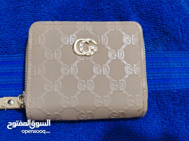 حقائب ومحفظات نسائية