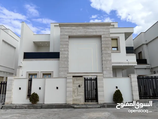 425 m2 3 Bedrooms Villa for Sale in Tripoli Al-Serraj