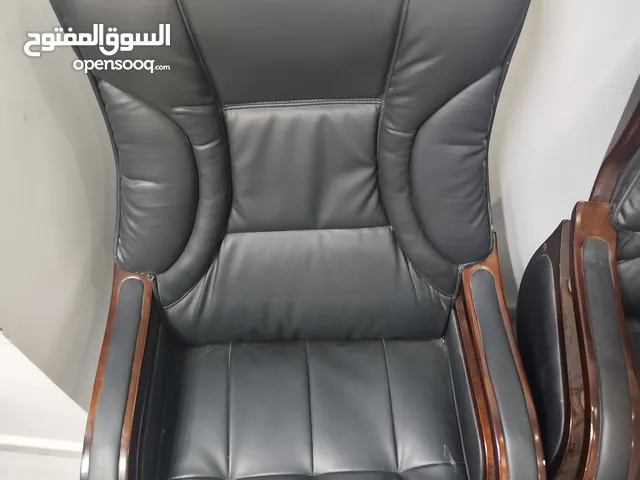 كرسي مكتبي متحرك جلد (فخم)