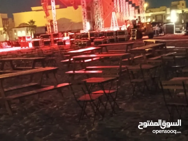 عمال فنين فك وتركيب شاشات