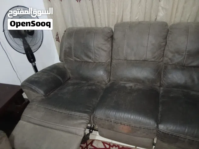 طقم ريكلاينر للبيع ثلاثيه وثنائيه بفتحو وبحالة ممتازة