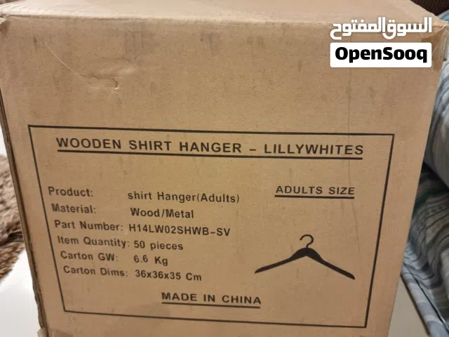 علّاقات ملابس 50 حبة خشبية كبير جودة عالية بسعر مميز (جديدة) (عرض لفترة محدودة) (السعر قابل للتفاوض)