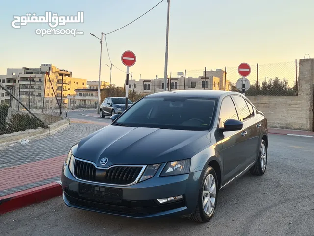سكودا أوكتافيا موديل 2019 ديزل بقوة 2000 / جير أوتوماتيك  يد أولى 01 / عداد قليل حقيقي