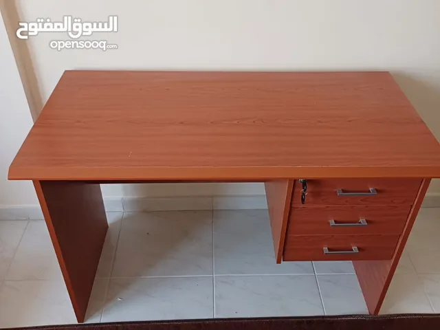 للبيع مكتب و طاولة طعام