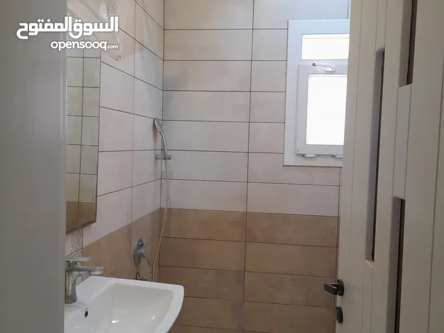 مبنى إداري 3دوار تشطيب حديث للإيجار على البحر رئيسي طريق الشط بعد مصحة يشفين 40 حجرة