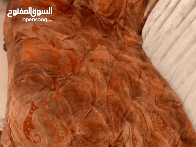 كرسي استرخاء واستراحة في حالة جيدة وتوعية خشب من نوع صلب