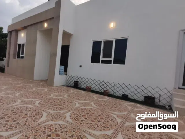 منزل للبيع من المالك  في العوينه سمائل بسعر مغري مع الاثاث والتكيف عمر المنزل 5 سنوات بناء شخصي