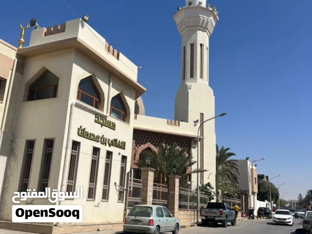 فيلا للبيع في حي الاندلس بجانب جامع النفاثي بحالة جيدة