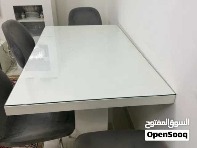 طاولة سفرة مع 4 كراسي