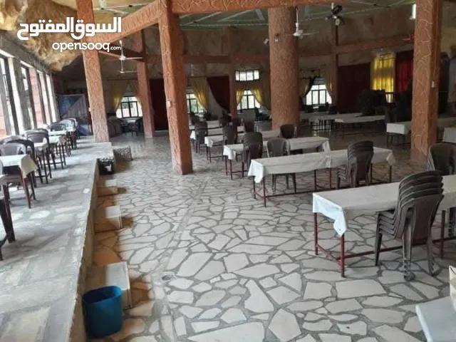 منشأة سياحية للبيع (مطعم ومسبح كبير ومسبح صغير)