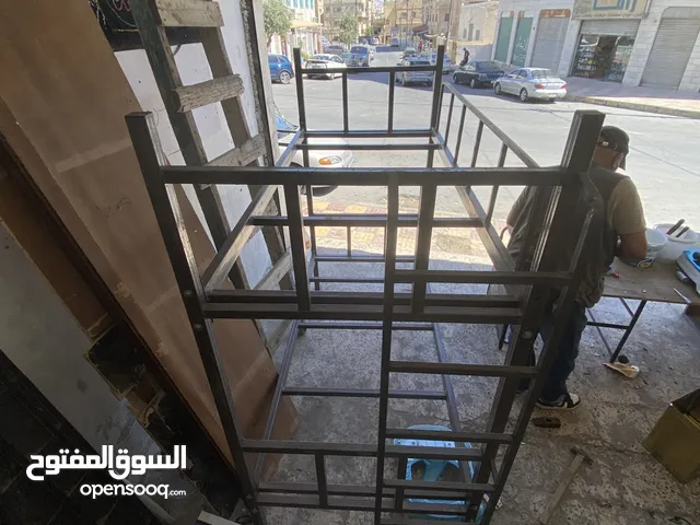 تخت للبيع بسعر مميز
