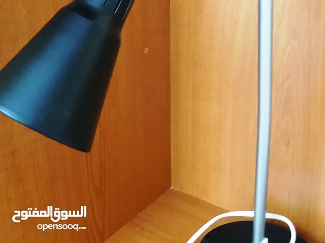 مصباح مكتبي من ايكيا بحالة الوكالة