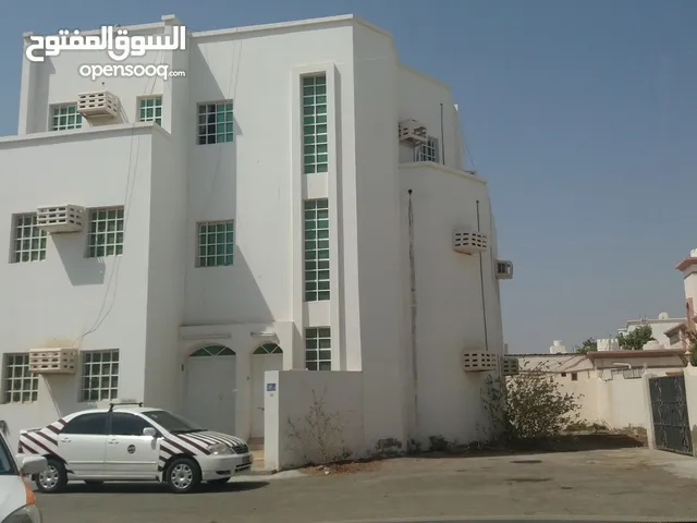 300 m2 4 Bedrooms Apartments for Rent in Muscat Al-Hail