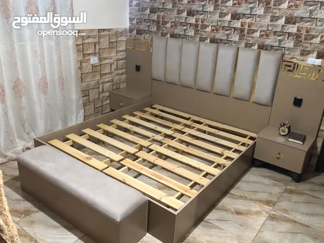 غرفة نوم بحالة الوكالة طقم كنب بحالة الوكالة طاولة شاشة 3 برادي مع 5 جسور طقم طربيات للبيع بسعر مغري