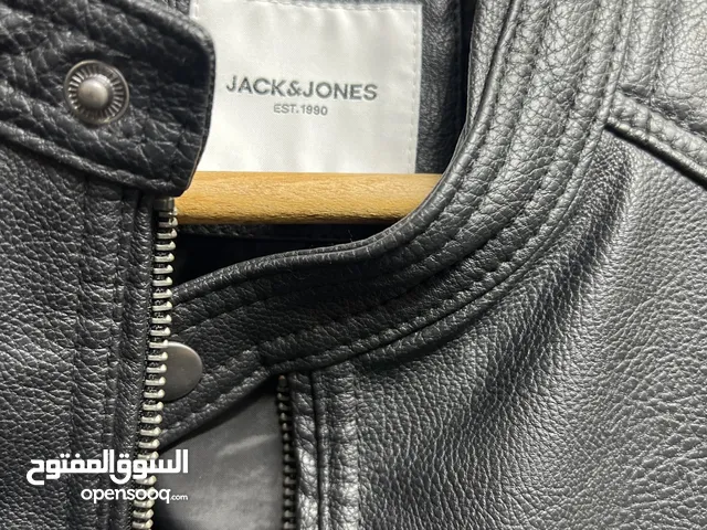 جاكيت جلد اسود جديد غير ملبوس مناسب