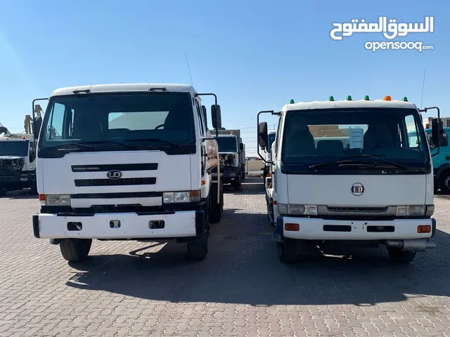 NISSAN [UD] _ TANKER WATER