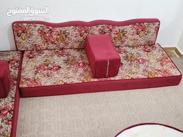 مكونه من أربع فرشات واربع مساندواربع ركيات