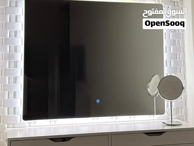 رف مع مرايا  طول الرف: 119 عرض الرف: 29 مرايا: طول: 80 عرض:100 المرايا مع اضاءه ثلاث الوان