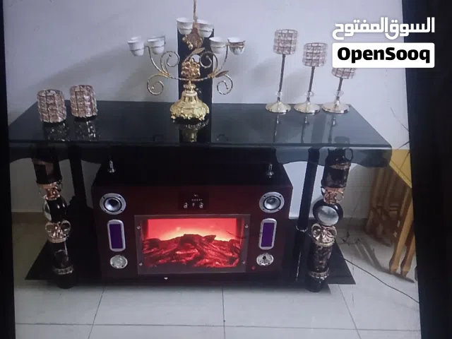 طاوله مدفاه مع مكان يحط التلفزيون